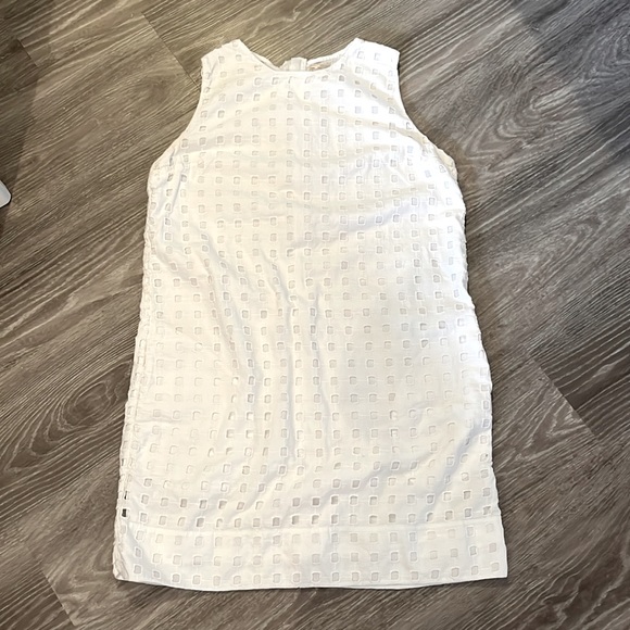 GAP Eyelet Shift Sleeveless Dress (in White - Size 6) - Picture 2 of 6